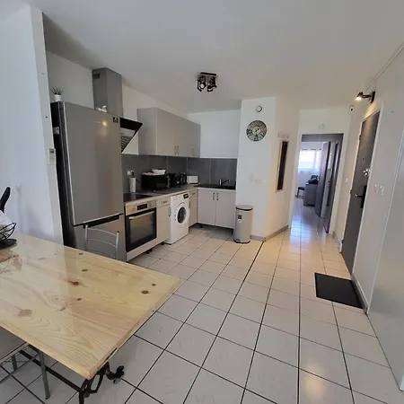 Air Conditioned 270m From *