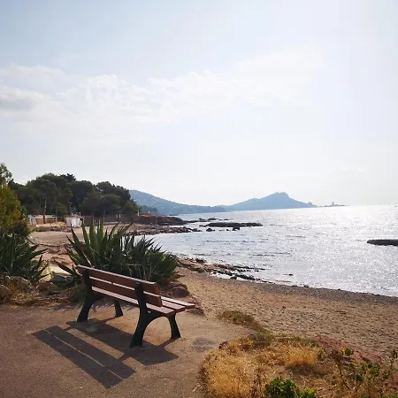 Air Conditioned 270m From Saint-Raphael (Var)