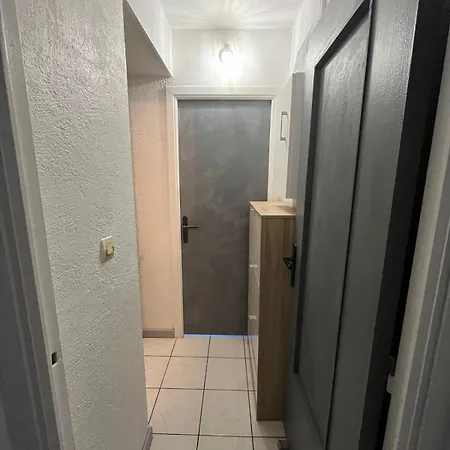 Apartment Air Conditioned 270m From Saint-Raphael (Var)