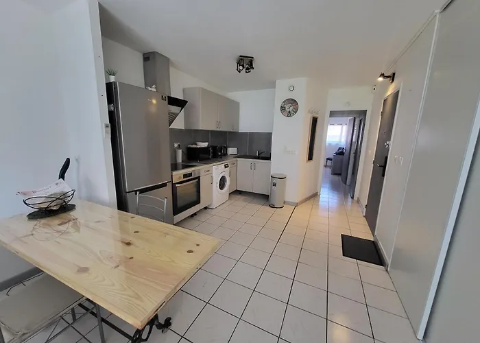 Air Conditioned 270m From *